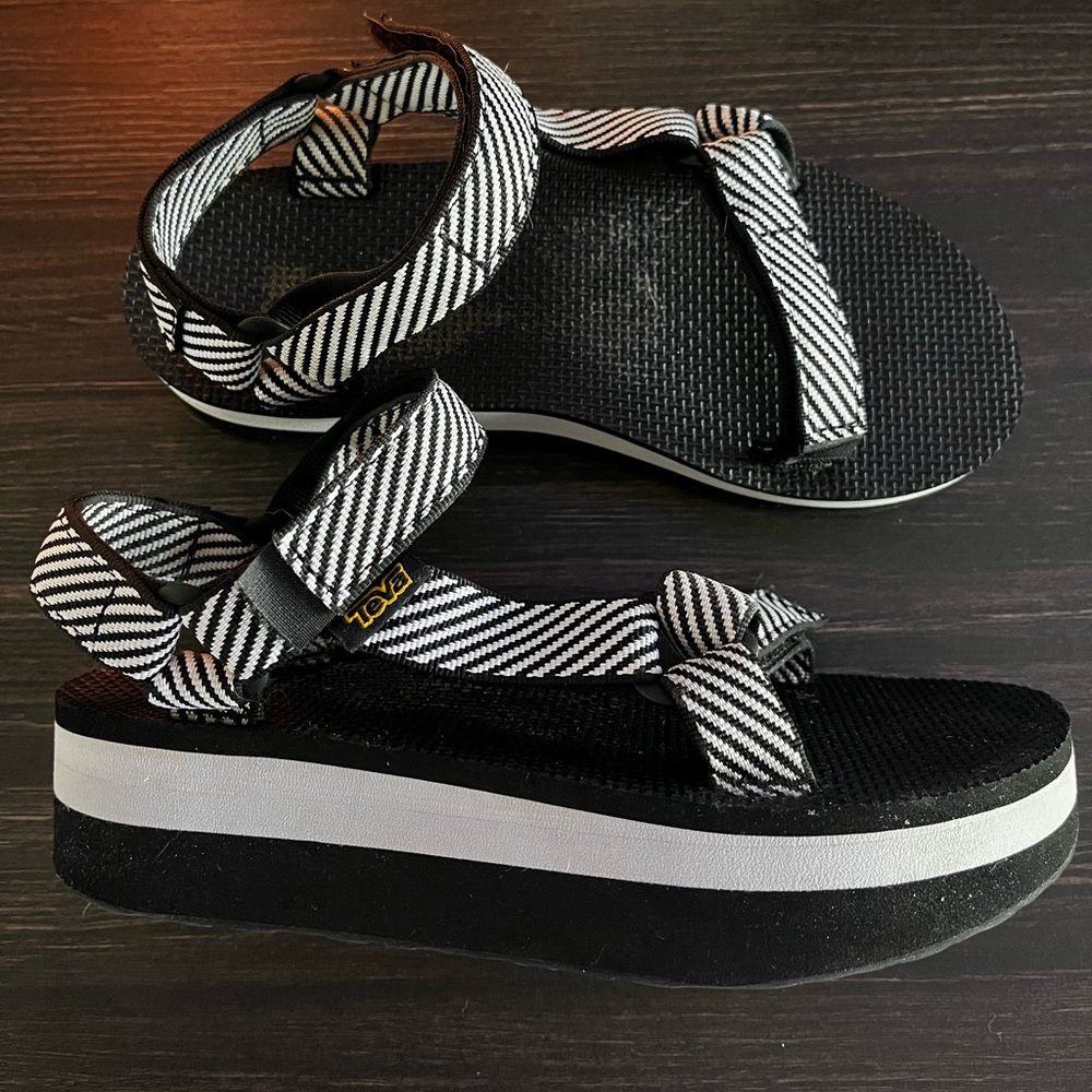 TEVA Platform Sandals Black and White Womens Size 8